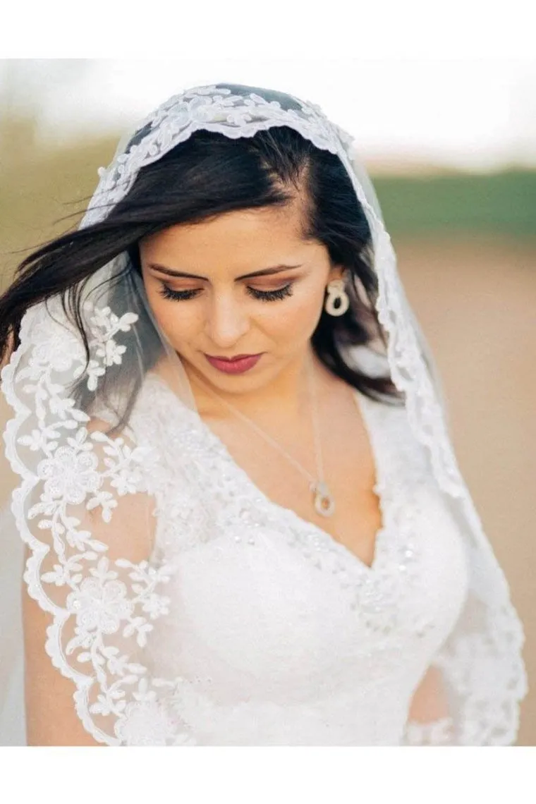 Charming 3Meters Long Tulle With Applique Wedding Veils V09