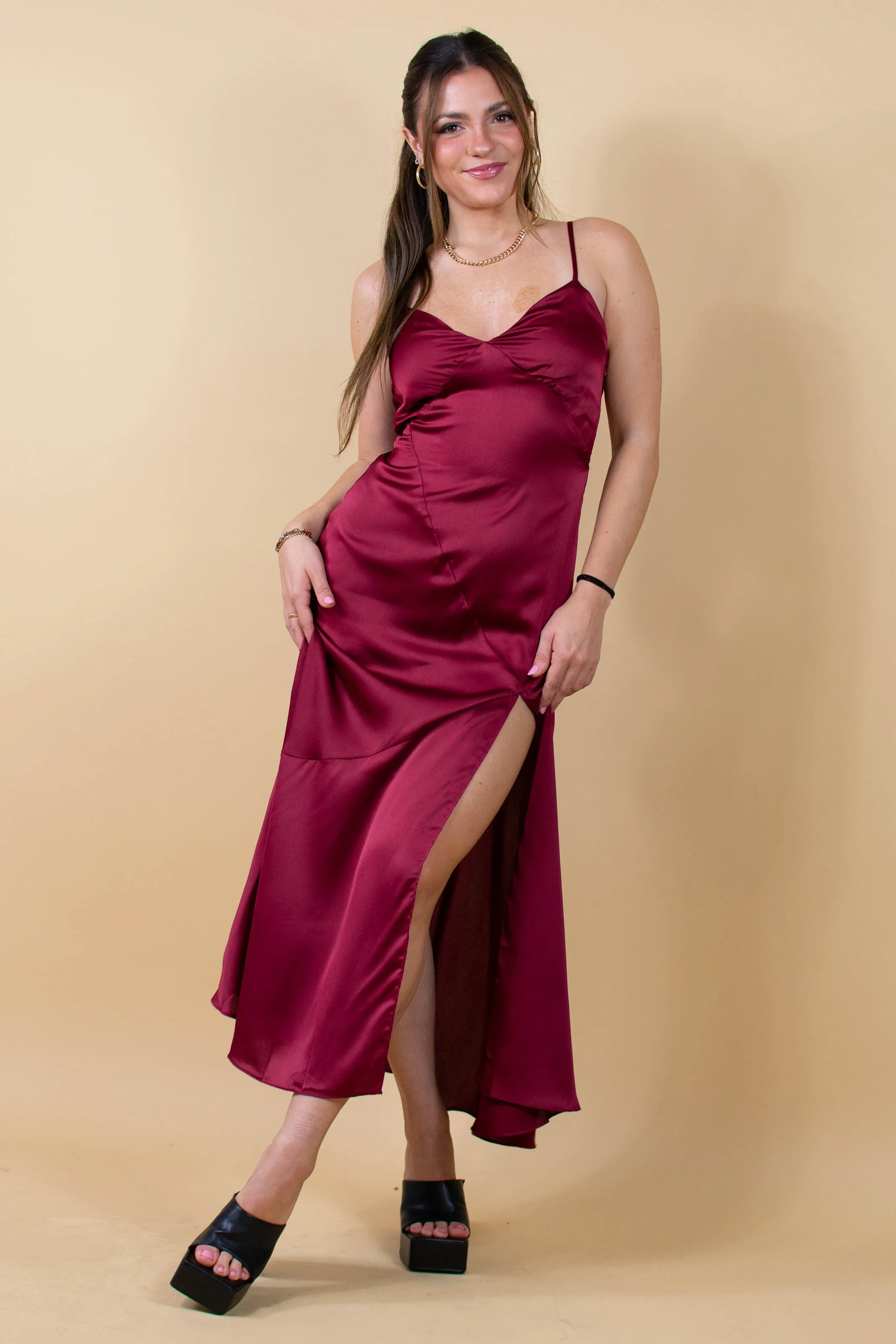 Chic Romance Dress in Burgundy